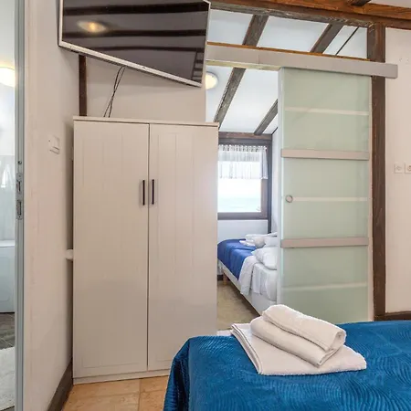 Cozy In With Outdoor Swimming Pool Holiday home Lovran