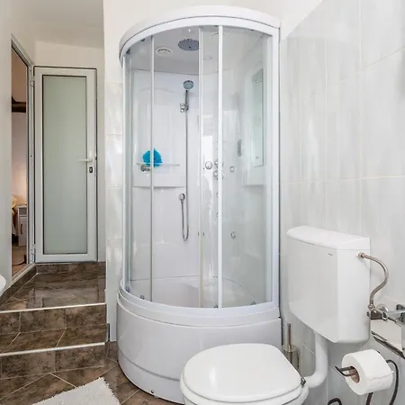 Cozy In With Outdoor Swimming Pool Holiday home *